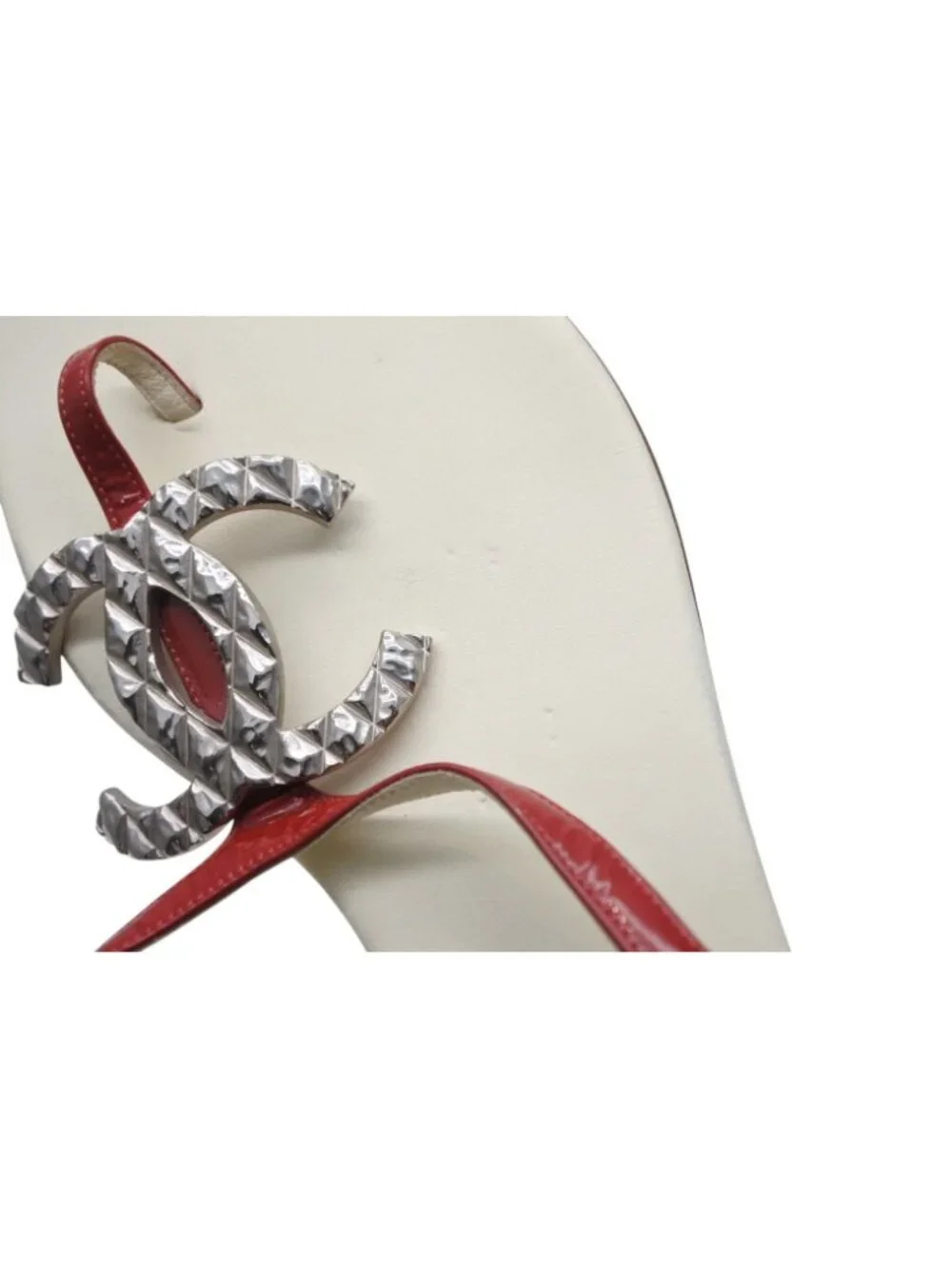 Chanel Thong Sandals CC Logo Patent Leather Red Ivory